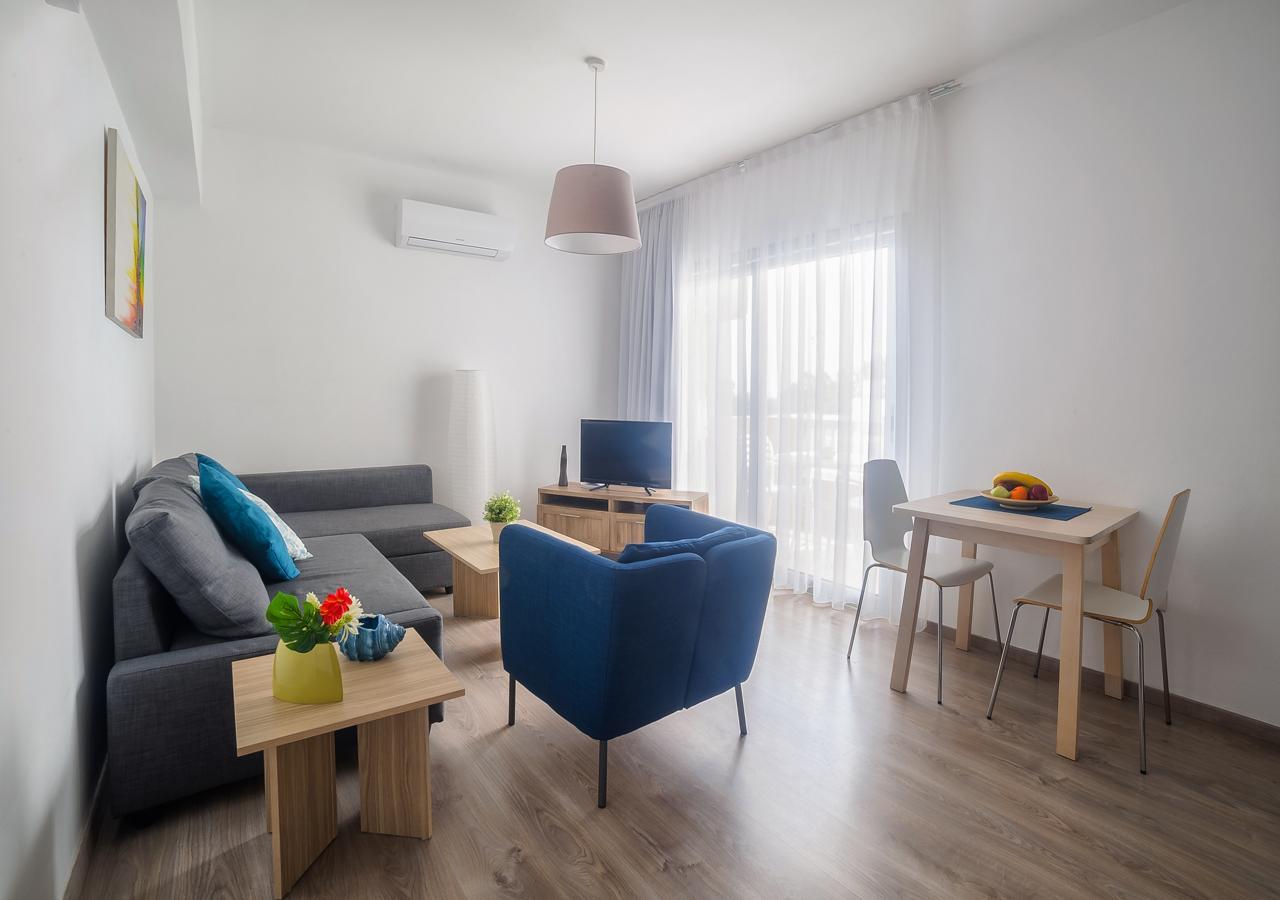 Pebble Apartment *